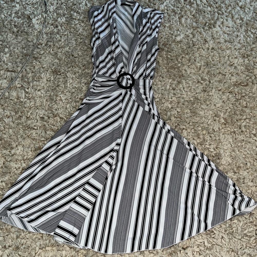 Classy and Comfy Black/White Dress!